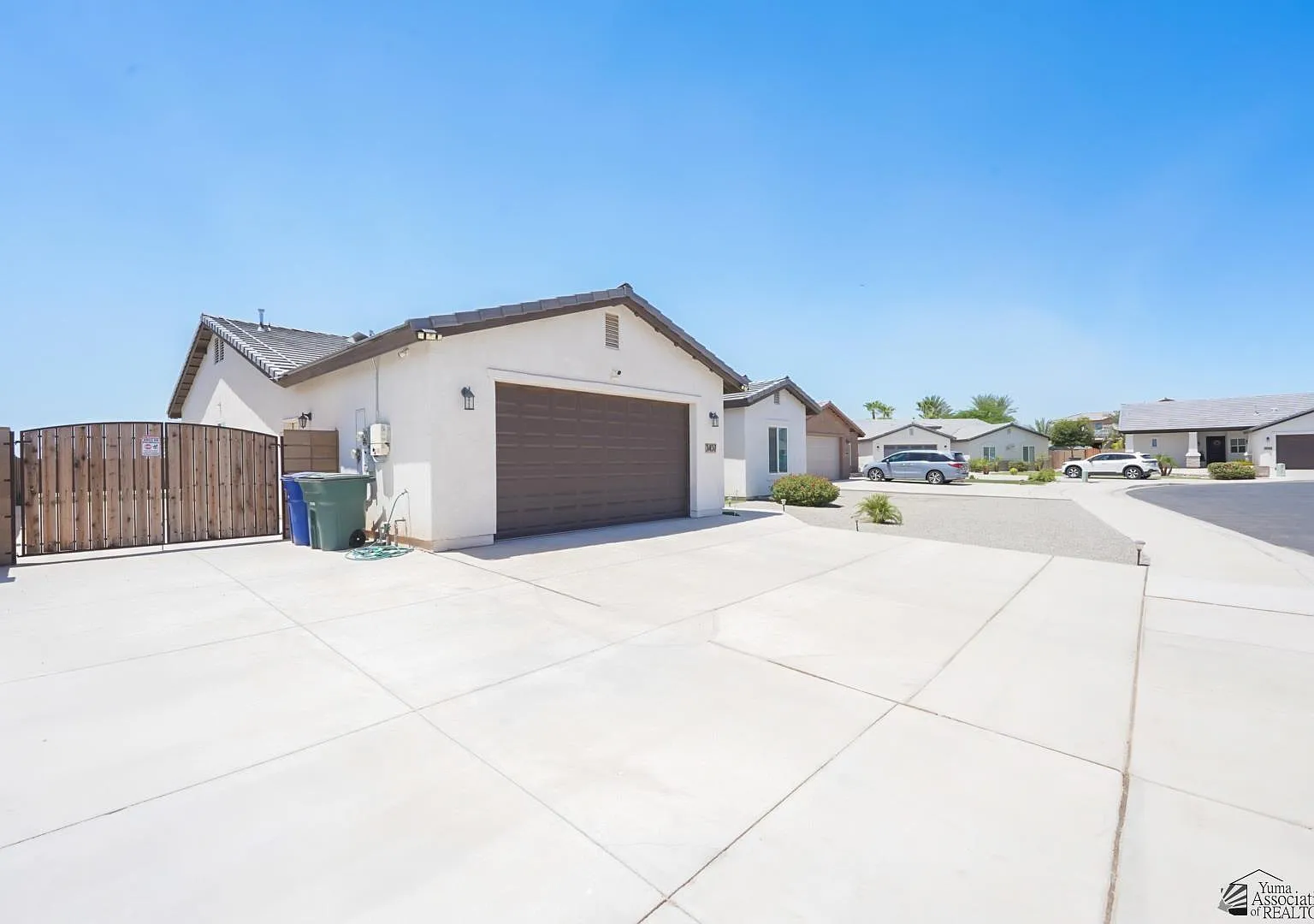 5 bed, 3.0 bath, 2395 sqft, $4,000 — Photo 2