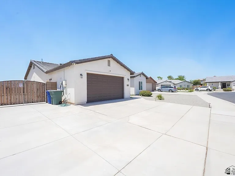 3457 W 39th Ln — Photo 2