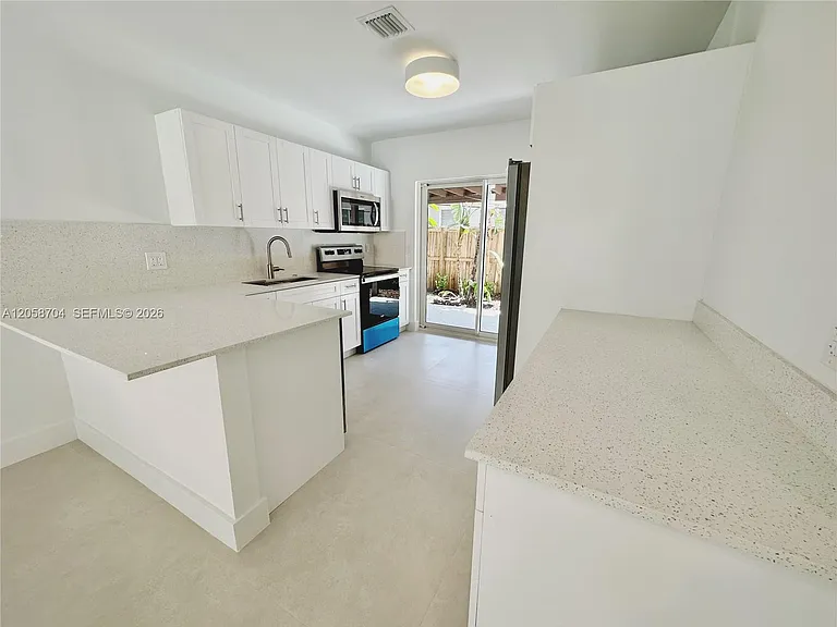 12125 NE 7th Ave #1 — Photo 6