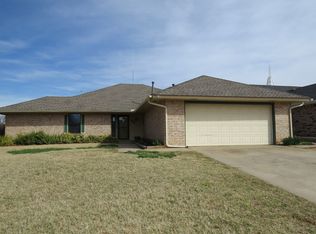 113 W Platt Dr, Yukon, OK 73099