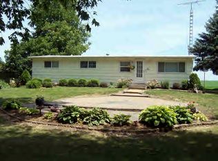 215 S Locust St, Wenona, IL 61377