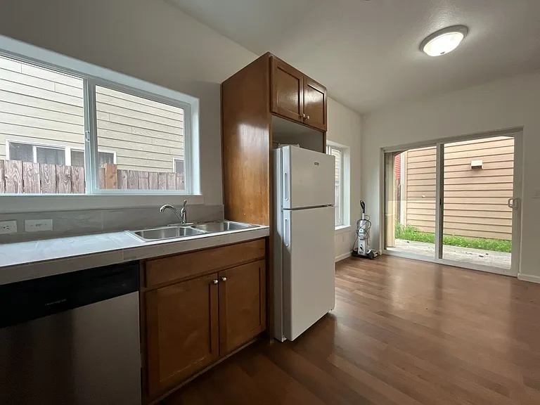 1517 SE 127th Ave #9 — Photo 9