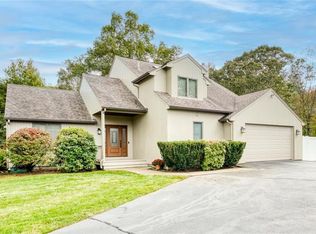 15 Douglas Dr, Cumberland, RI 02864