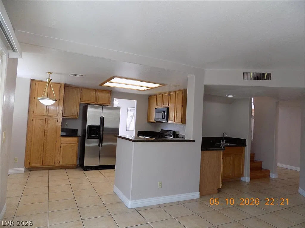 4 bed, 3.0 bath, 1863 sqft, $2,200 — Photo 1