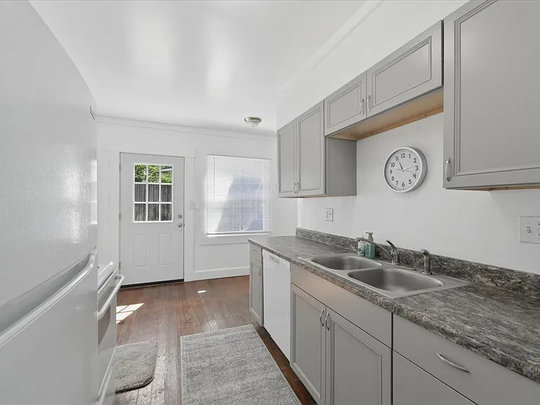 324 W Church St — Photo 23