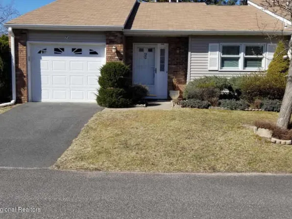 74 Woodshill Dr N, Lakewood, NJ 08701