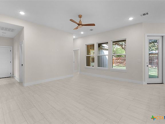 3rd image of 1105 W 1st St