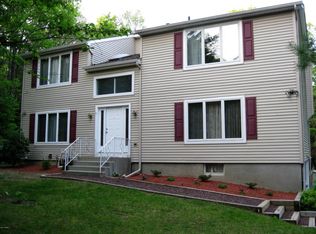126 Santos Dr, Milford, PA 18337