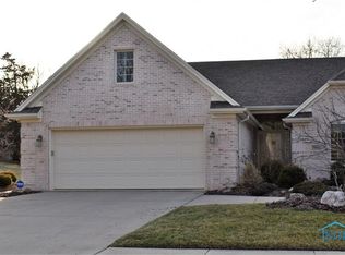 990 Deer Ridge Run, Bowling Green, OH 43402