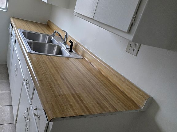 Kitchen C'top and sink