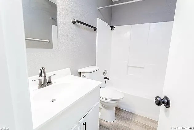 2 bed, 1.0 bath, 997 sqft, $1,095 — Photo 3