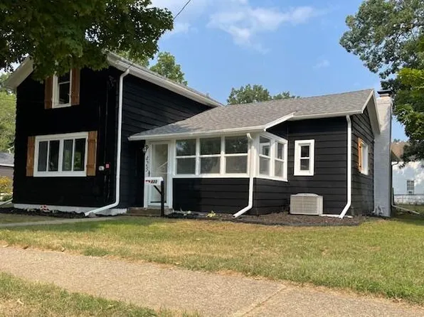 423 Kalamazoo St, Otsego, MI 49078