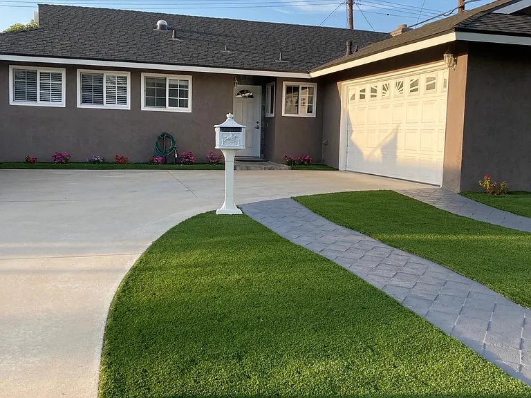 6811 Oxford Dr — Photo 1