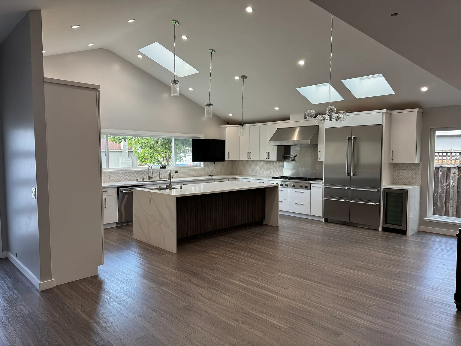 5 bed, 4.5 bath, 2700 sqft, $10,500 — Photo 4
