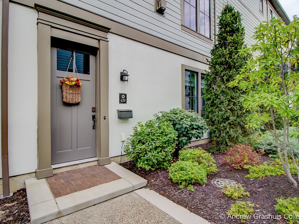 1st image of 674 Croswell Ave SE #2