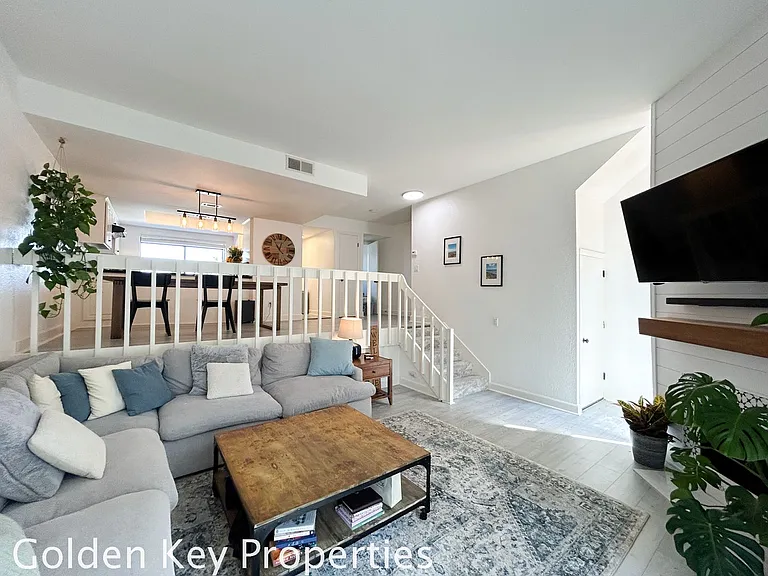 2372 Altisma Way #B — Photo 8
