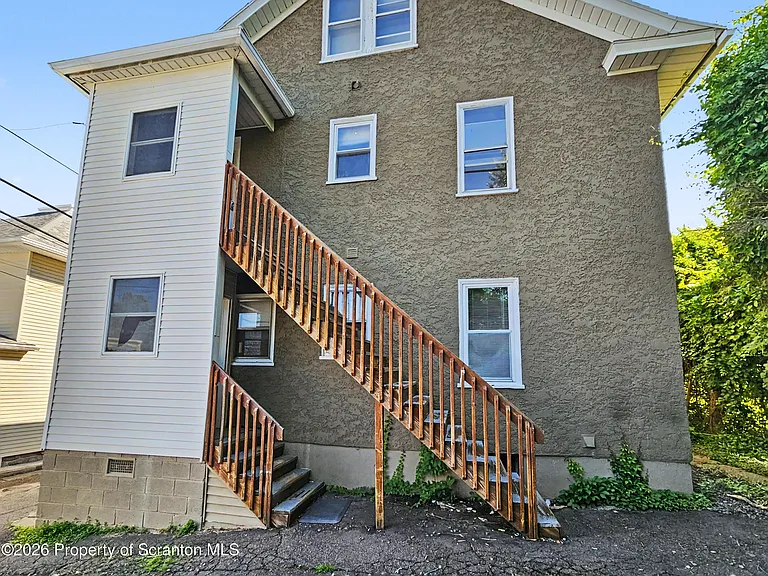 1614 Linden St #A — Photo 11