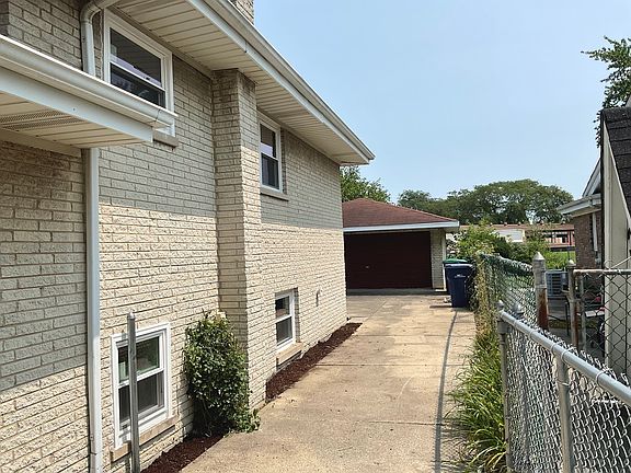 4th image of 9025 S Francisco Ave