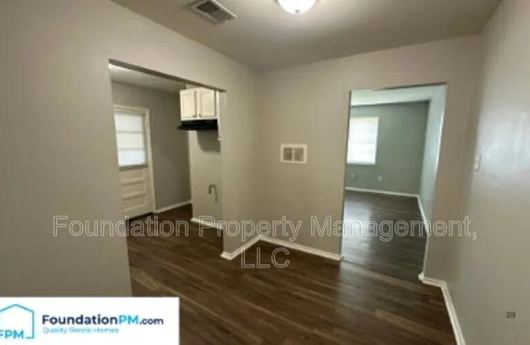 1056 Hudson St — Photo 5