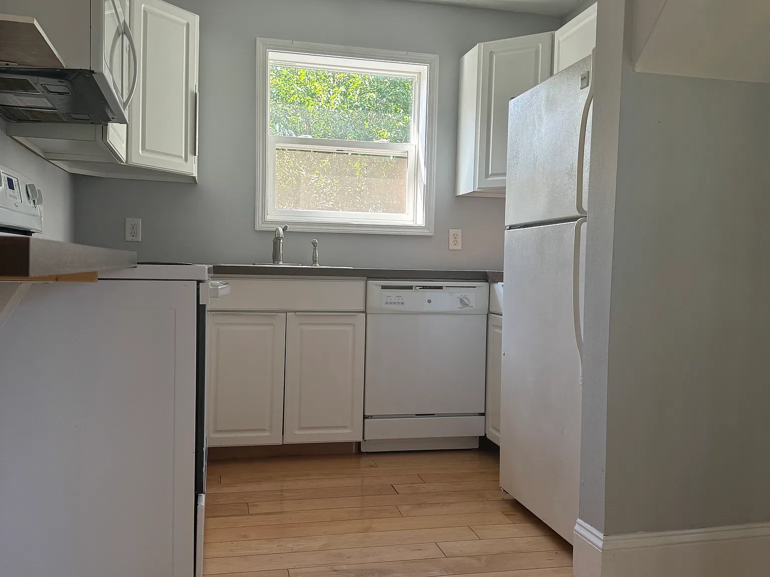 2 bed, 1.5 bath, 2000 sqft, $1,175 — Photo 3