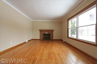 2nd image of 832 Eastern Ave NE