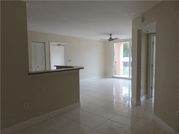 4th image of 1103 Villa Ln #1103