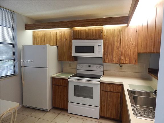 3rd image of 1711 Whitehall Dr APT 302