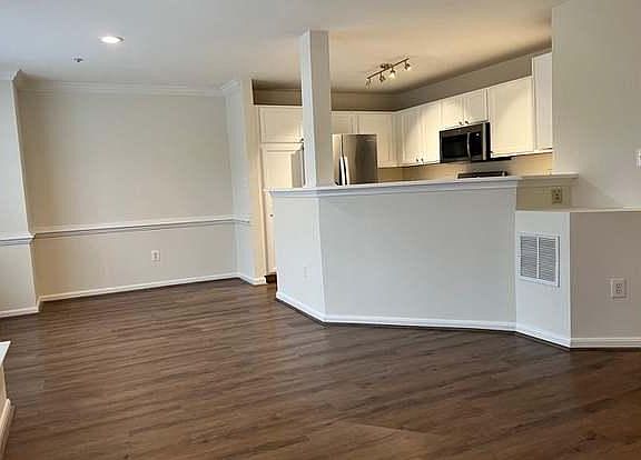 Dining Room & Kitchen