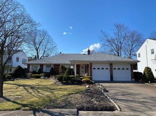 5 Rosemont Ct, Paramus, NJ 07652