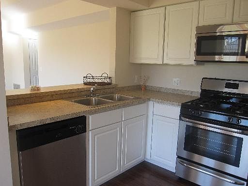 3rd image of 14750 Lakeview Dr