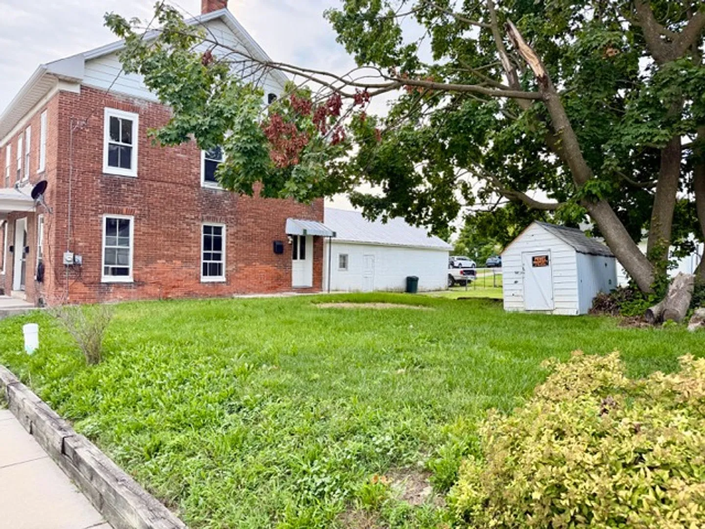 Updated 23 Bedroom Townhouse in Hanover — Photo 2