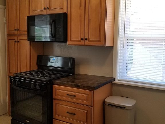 3rd image of 925 Concordia Ln