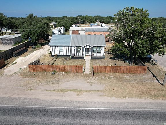 3rd image of 902 S STATE HIGHWAY 55