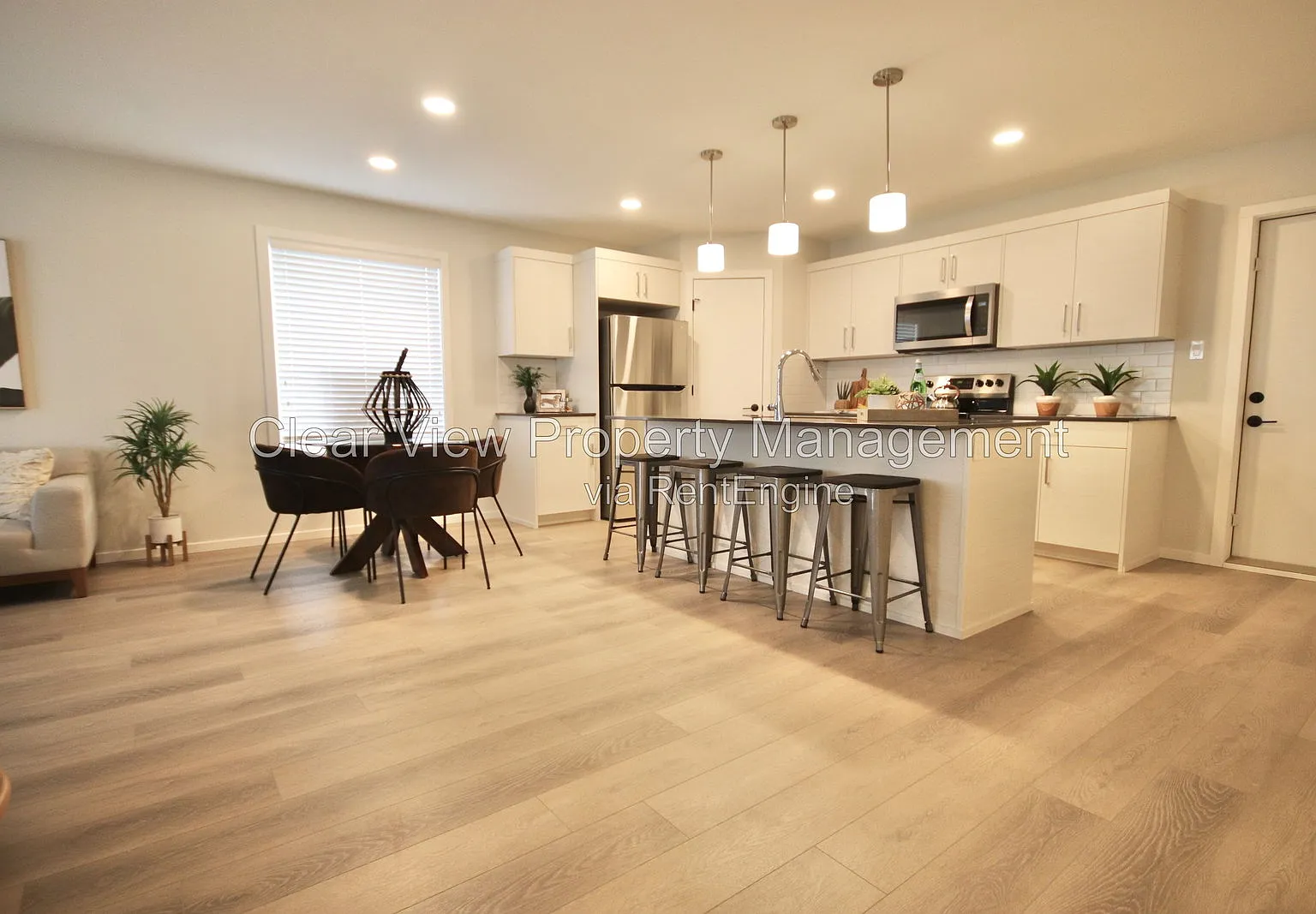 3 bed, 1.5 bath, 1200 sqft, $1,999 — Photo 3