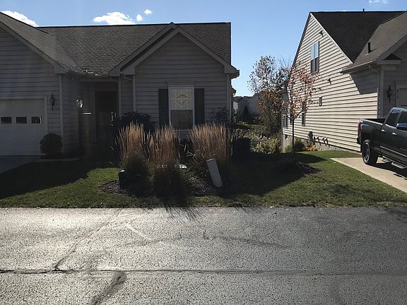 3rd image of 817 Lakeview Ct