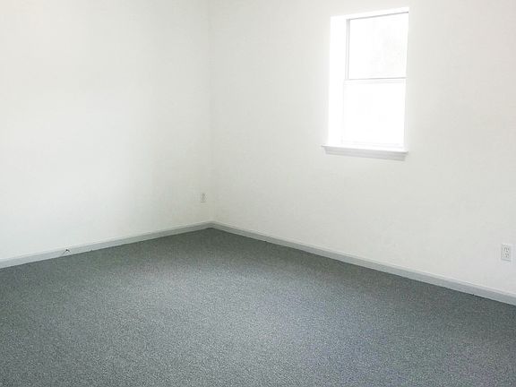 4th image of 706B Country Ln