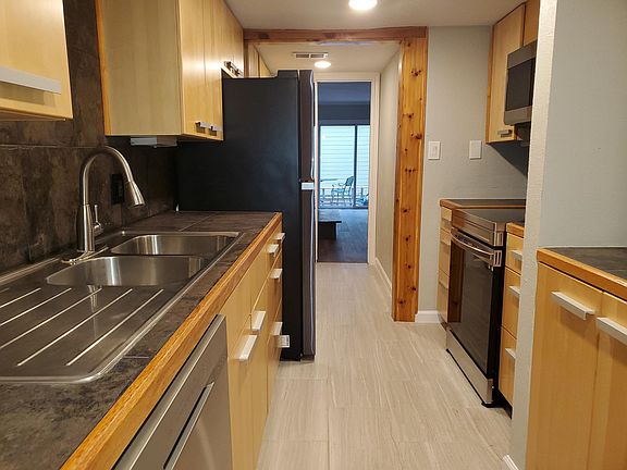 2nd image of 4216 University Blvd