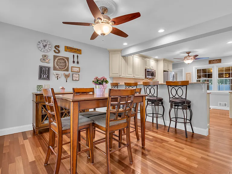 1044 Evelyn Dr — Photo 32