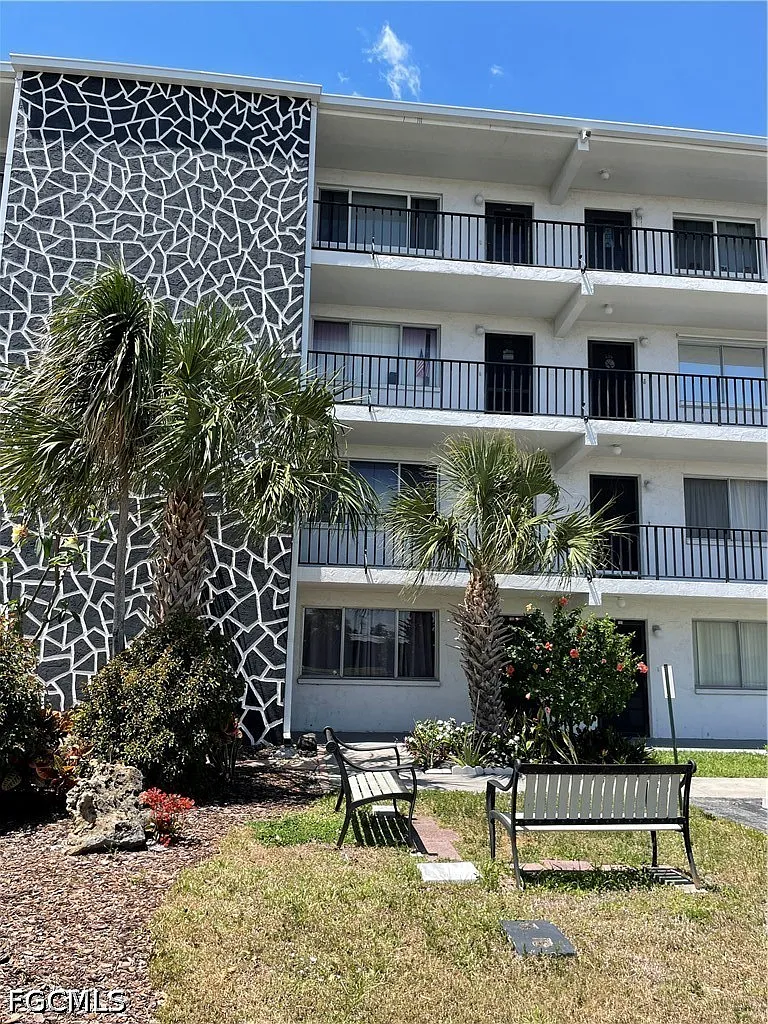 2 bed, 2.0 bath, 917 sqft, $1,250 — Photo 1