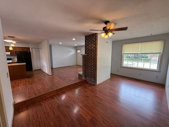 4th image of 100 Bristol Ct