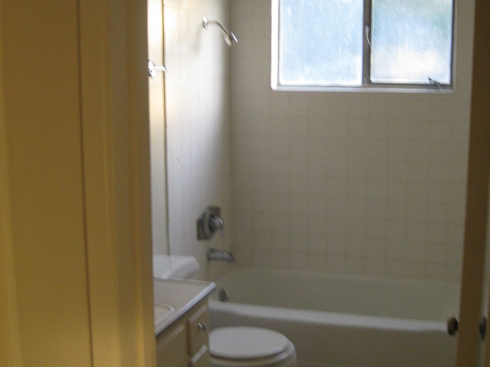 1st image of 1350 Edgecliffe Dr APT 1