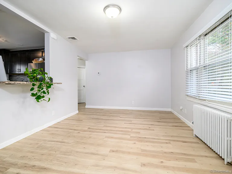 1046 E Main St #4 — Photo 6