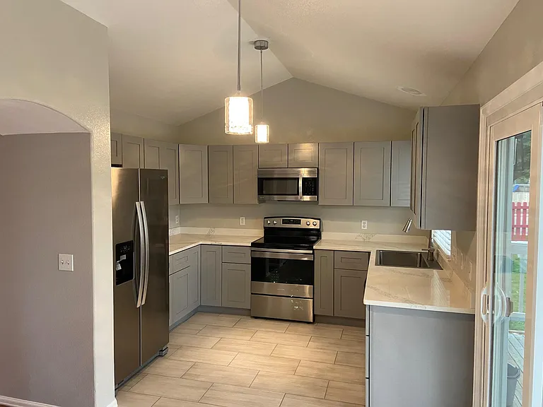 885 Parthenon Ct — Photo 2