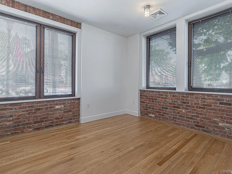 16 Willow Ave #2B — Photo 2