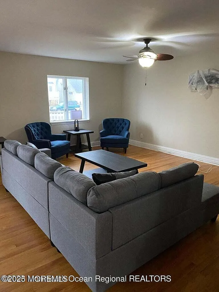 4 bed, 2592 sqft, $7,500 — Photo 4