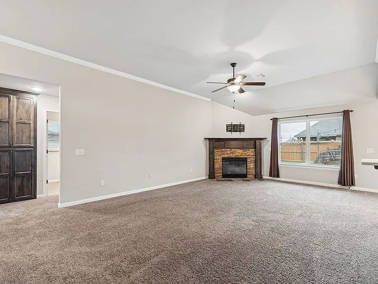 1751 Lexington Ct — Photo 9
