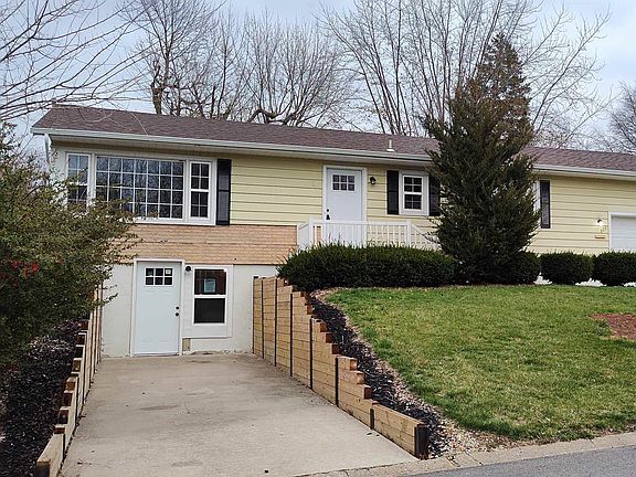 3rd image of 828 Shirlen Dr