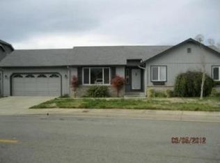 1021 Rainwood Ln, Grants Pass, OR 97527
