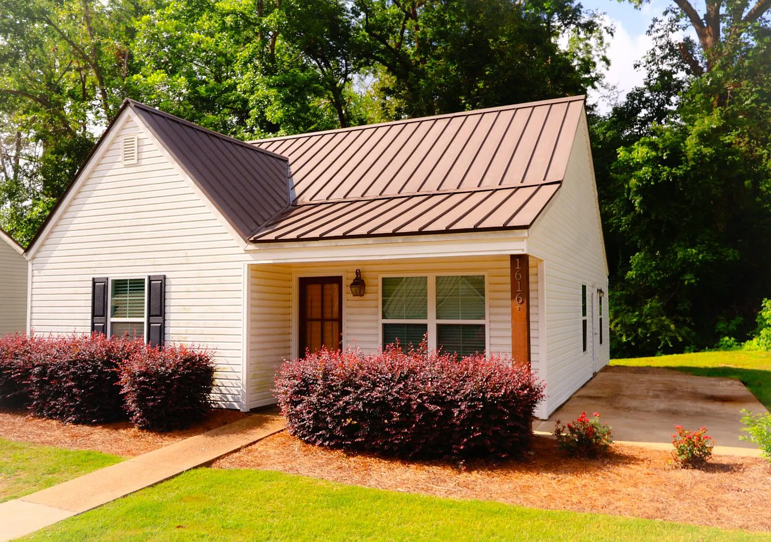 1616 Oxford Place — Photo 1