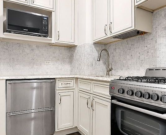 4th image of 420 E 55th St APT 9J